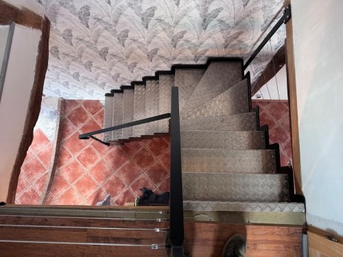 escalier quart tournant en metal noir et inox