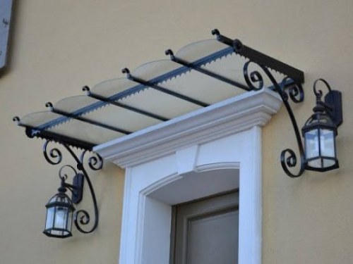 marquise noire en acier et verre